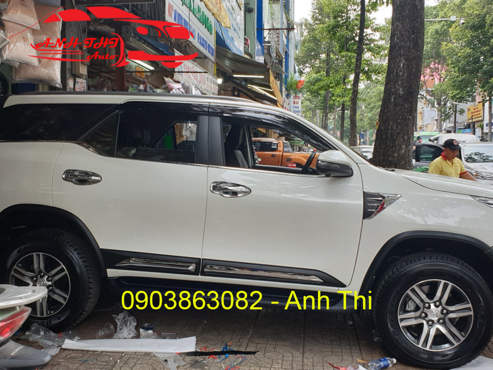 BỘ ỐP ĐÈN GẦM TRƯỚC MẠ CROM CAO CẤP XE TOYOTA FORTUNER 20172019 Hong Phat Auto #48 BỘ ỐP ĐÈN GẦM TRƯỚC MẠ CROM CAO CẤP XE TOYOTA FORTUNER 20172019 Hong Phat Auto